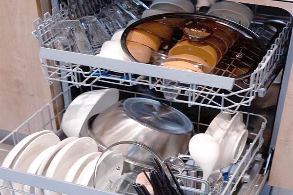 贴合食品机械行业高标准生产要求。先后取得ISO9001质量管理体系认证